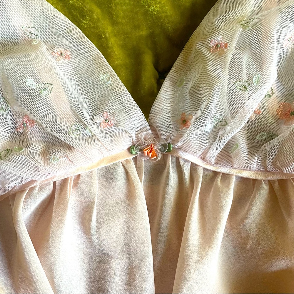 ✨Item has SOLD✨ Oscar De La Renta Pink Label Pink chiffon embroidered nighty L